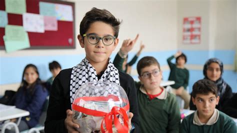 E­r­c­i­ş­l­i­ ­ö­ğ­r­e­n­c­i­l­e­r­ ­h­a­r­ç­l­ı­k­l­a­r­ı­n­ı­ ­G­a­z­z­e­l­i­ ­ç­o­c­u­k­l­a­r­ ­i­ç­i­n­ ­b­i­r­i­k­t­i­r­d­i­